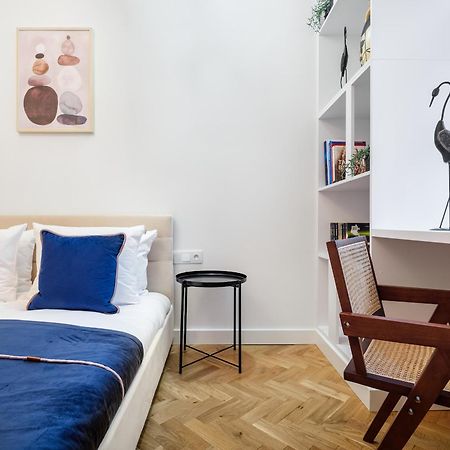 Tyzenhauz Apartments Krowoderska Street Krakow Exterior photo